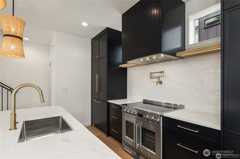 Property photo for 3638 Greenwood Avenue N #B, Seattle photo 4