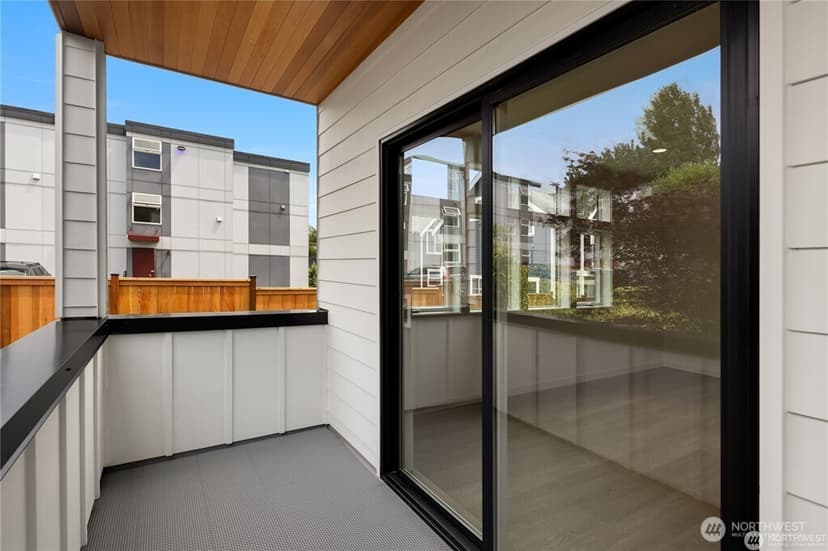 Property photo for 3638 Greenwood Avenue N #B, Seattle photo 12