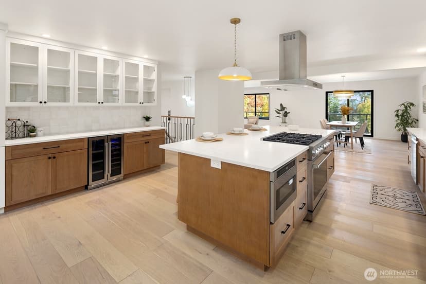 Property photo for 16040 36th Avenue NE, Lake Forest Park photo 10
