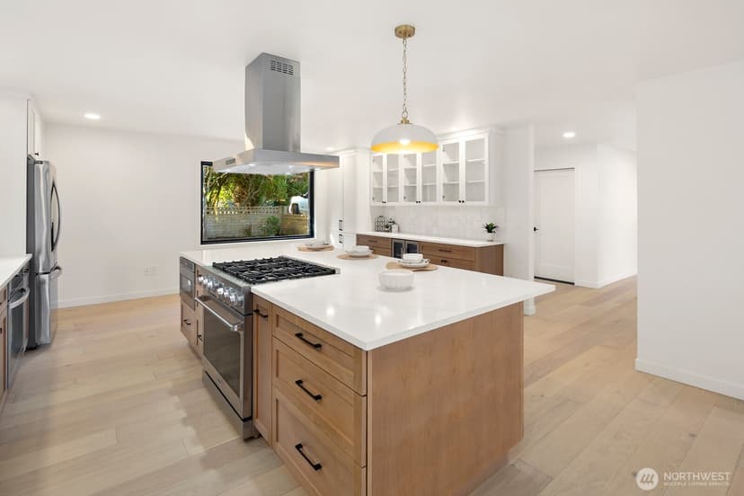Property photo for 16040 36th Avenue NE, Lake Forest Park photo 12