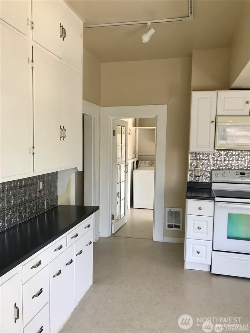 Property photo for 127 6th Avenue, Kirkland photo 6