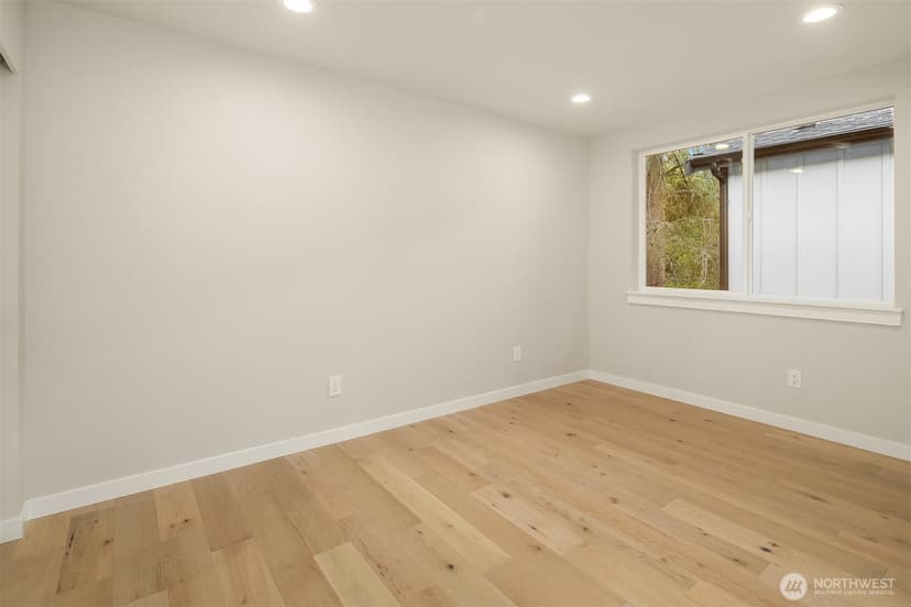 Property photo for 10043 NE 38th Ave, Seattle photo 9