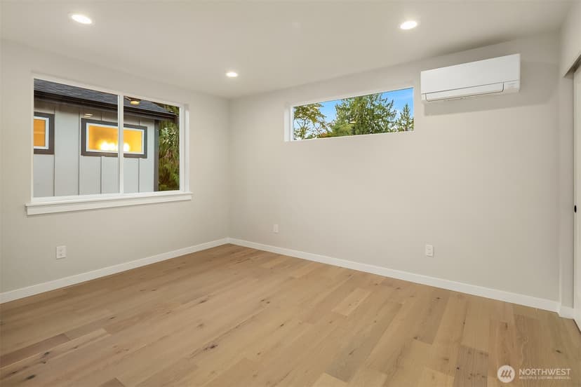 Property photo for 10043 NE 38th Ave, Seattle photo 12