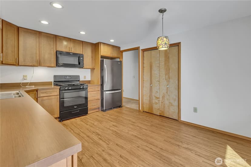 Property photo for 4038 169th Avenue SE, Bellevue photo 12