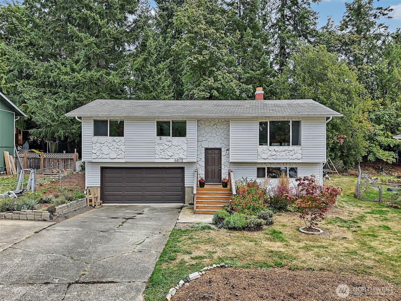 Property photo for 6873 Helena Drive NE, Bremerton photo 2