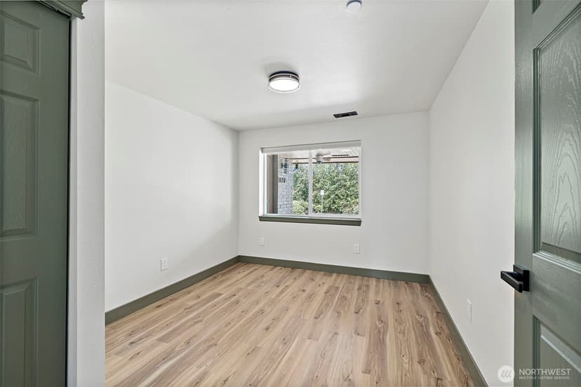Property photo for 1008 E Guiberson Street, Kent photo 12