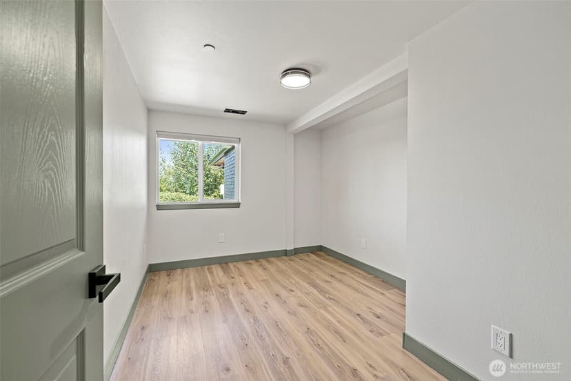 Property photo for 1008 E Guiberson Street, Kent photo 9