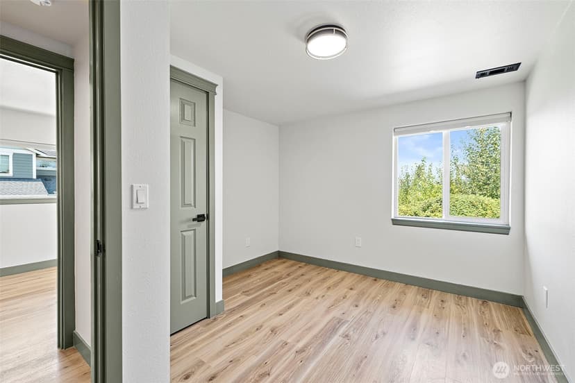 Property photo for 1008 E Guiberson Street, Kent photo 8