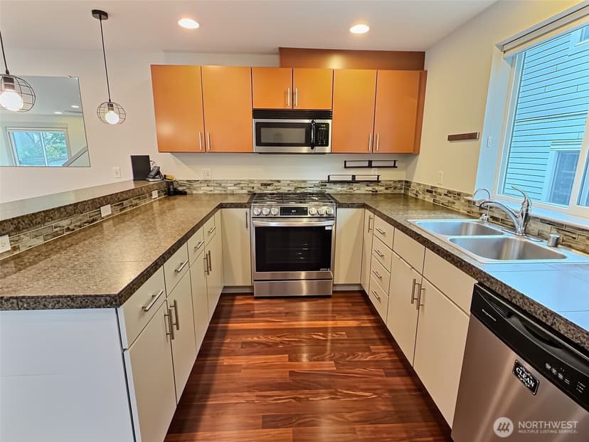 Property photo for 13551 35th Avenue NE, Seattle photo 7