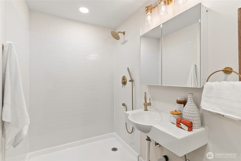 Property photo for 31446 28 Place SW, Federal Way photo 17