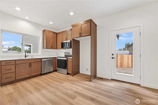 Property photo for 7018 Wetmore Avenue #B, Everett photo 4