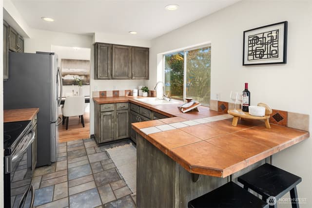 Property photo for 22929 SE 282nd Street, Maple Valley photo 4