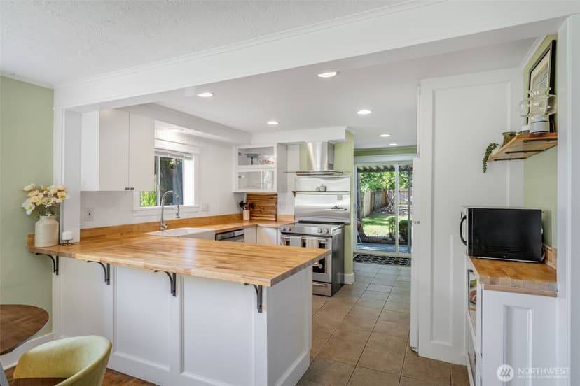 Property photo for 11017 31st Avenue NE, Seattle photo 2