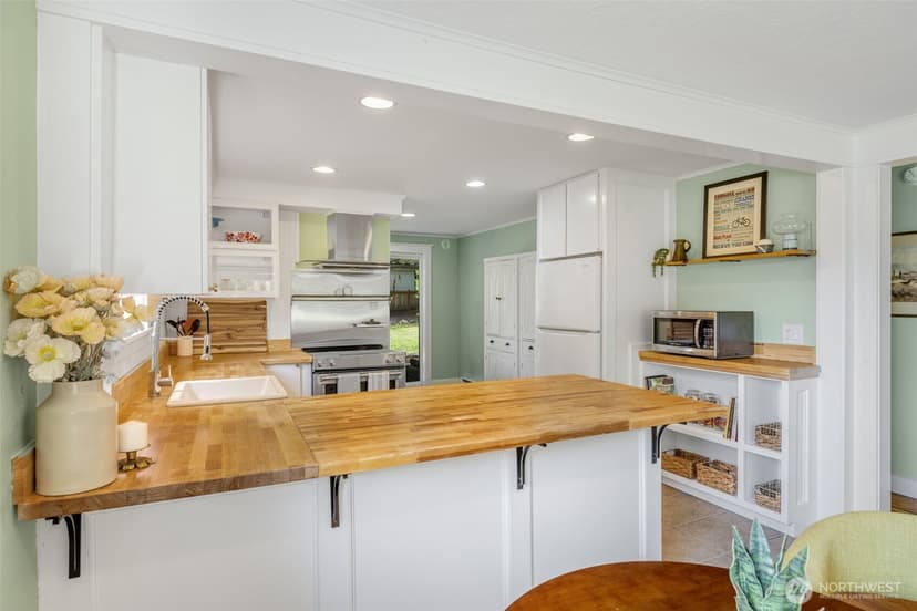 Property photo for 11017 31st Avenue NE, Seattle photo 5