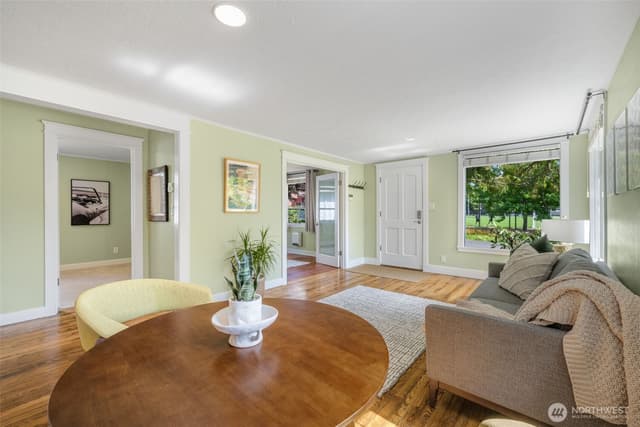 Property photo for 11017 31st Avenue NE, Seattle photo 4