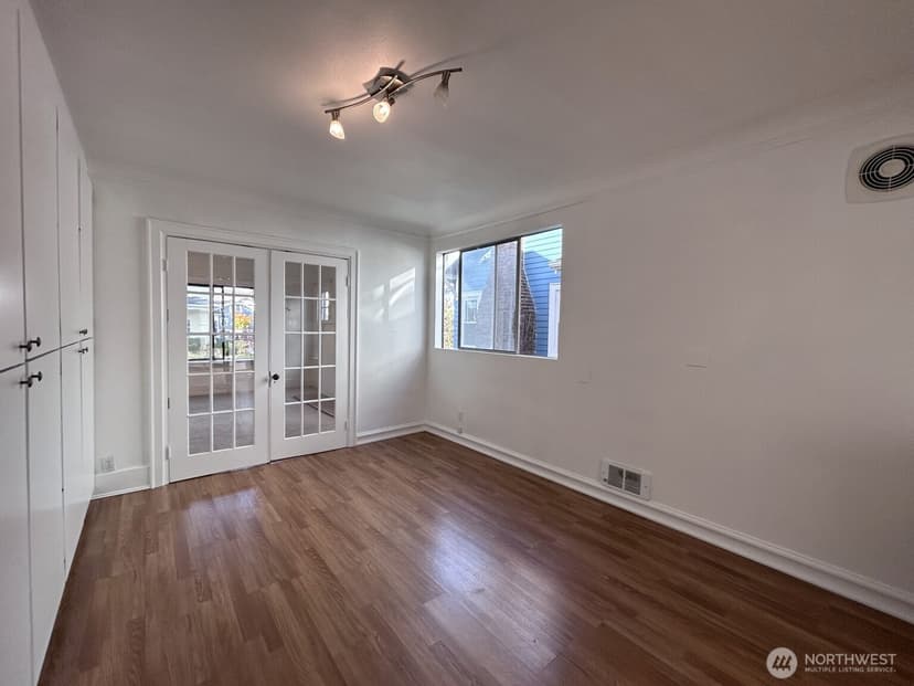 Property photo for 125 NE 52nd Street, Seattle photo 10