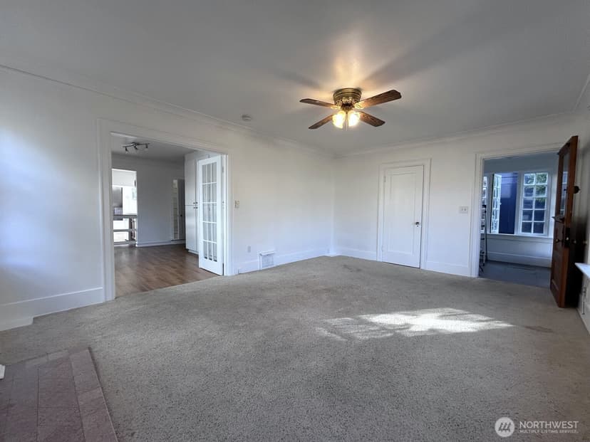 Property photo for 125 NE 52nd Street, Seattle photo 8