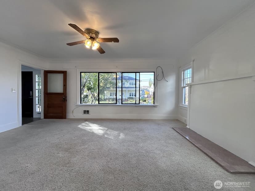 Property photo for 125 NE 52nd Street, Seattle photo 6