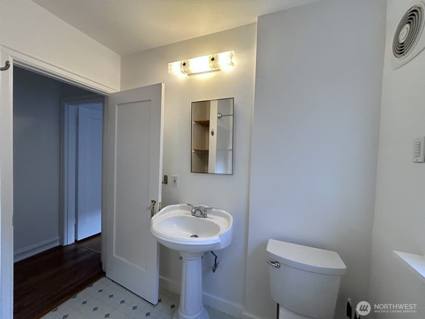 Property photo for 125 NE 52nd Street, Seattle photo 18