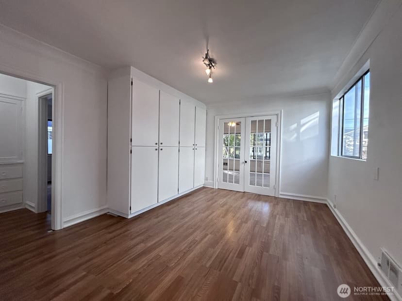 Property photo for 125 NE 52nd Street, Seattle photo 9