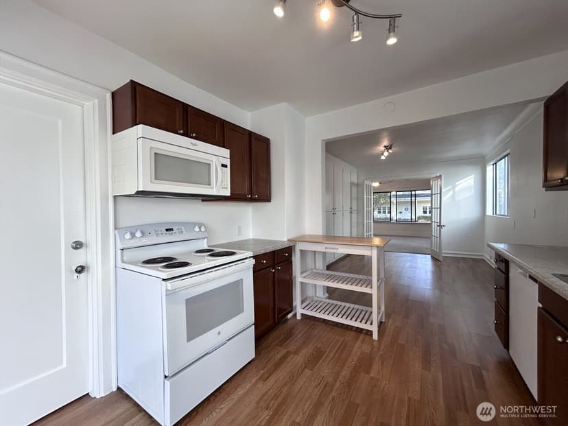 Property photo for 125 NE 52nd Street, Seattle photo 15