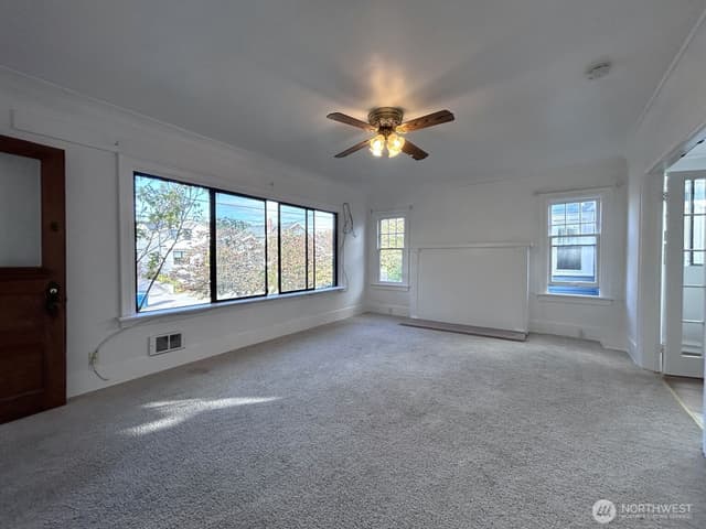 Property photo for 125 NE 52nd Street, Seattle photo 5