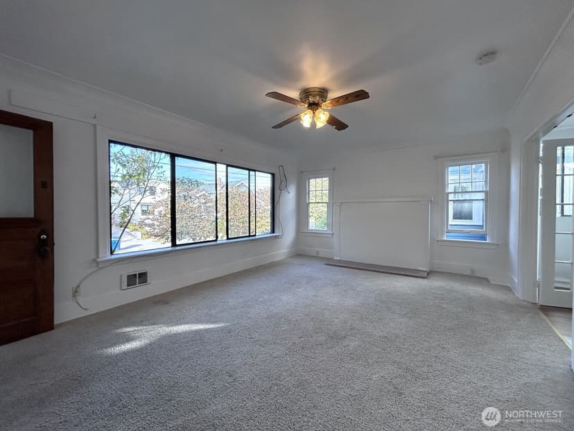 Property photo for 125 NE 52nd Street, Seattle photo 5