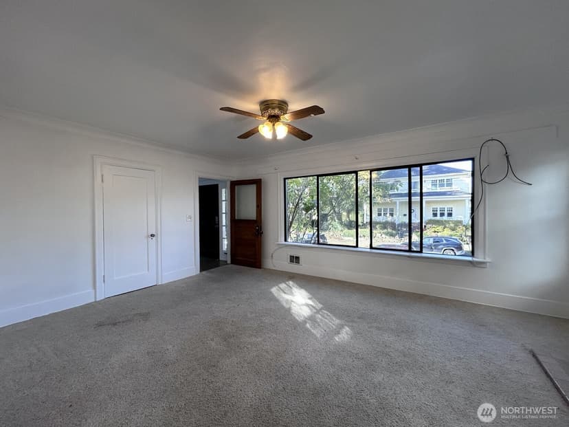 Property photo for 125 NE 52nd Street, Seattle photo 7
