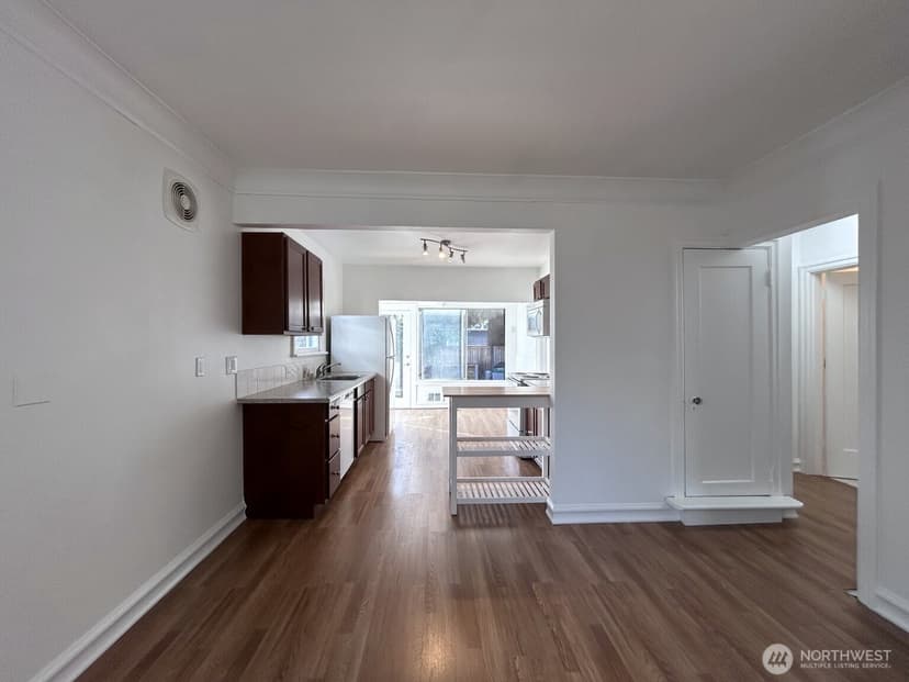 Property photo for 125 NE 52nd Street, Seattle photo 11