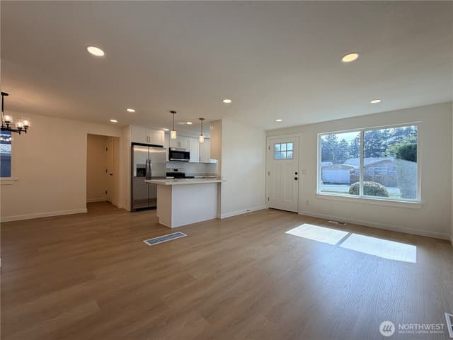 Property photo for 209 E 65th Street, Tacoma photo 4