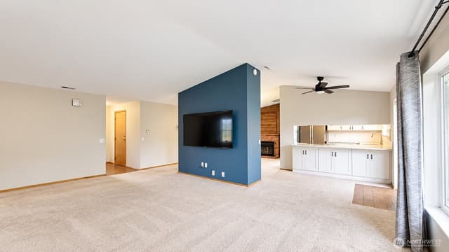 Property photo for 11945 SE 260th Place, Kent photo 3