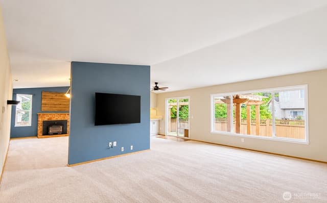 Property photo for 11945 SE 260th Place, Kent photo 2