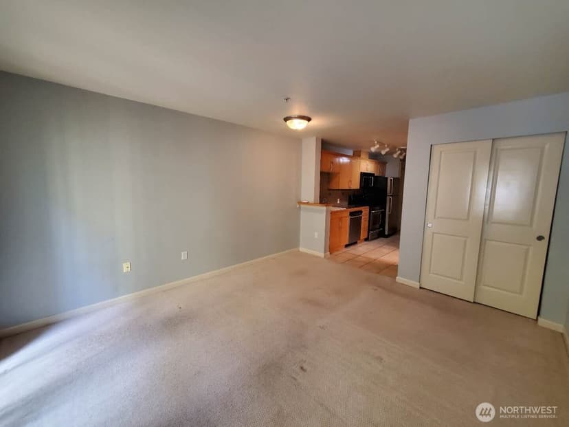 Property photo for 326 Queen Anne Avenue N #402, Seattle photo 6