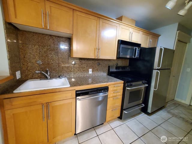 Property photo for 326 Queen Anne Avenue N #402, Seattle photo 5