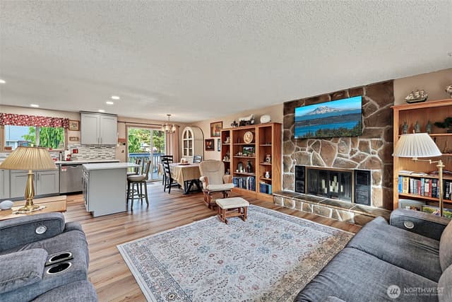 Property photo for 218 S 317th Place, Federal Way photo 4