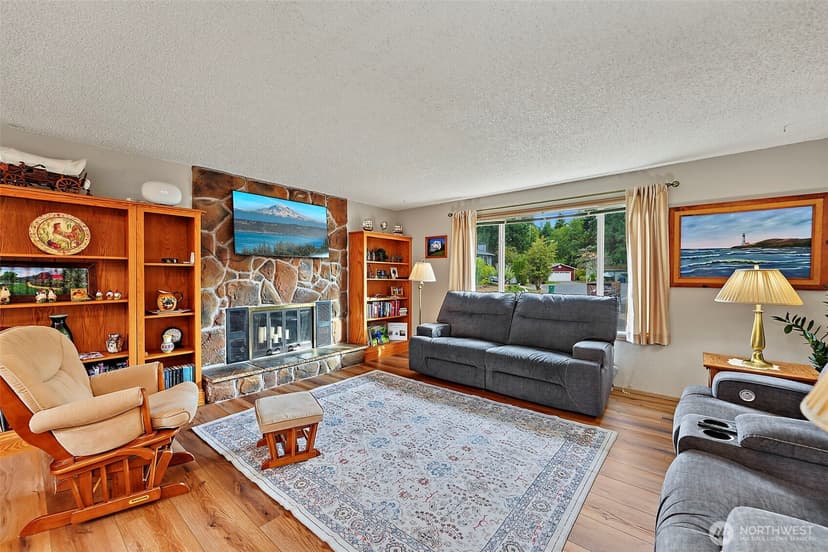 Property photo for 218 S 317th Place, Federal Way photo 2