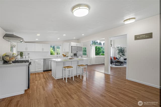 Property photo for 15425 SE 11th Street, Bellevue photo 4
