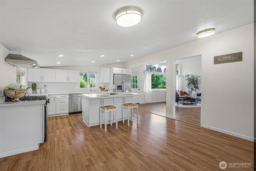 Property photo for 15425 SE 11th Street, Bellevue photo 4