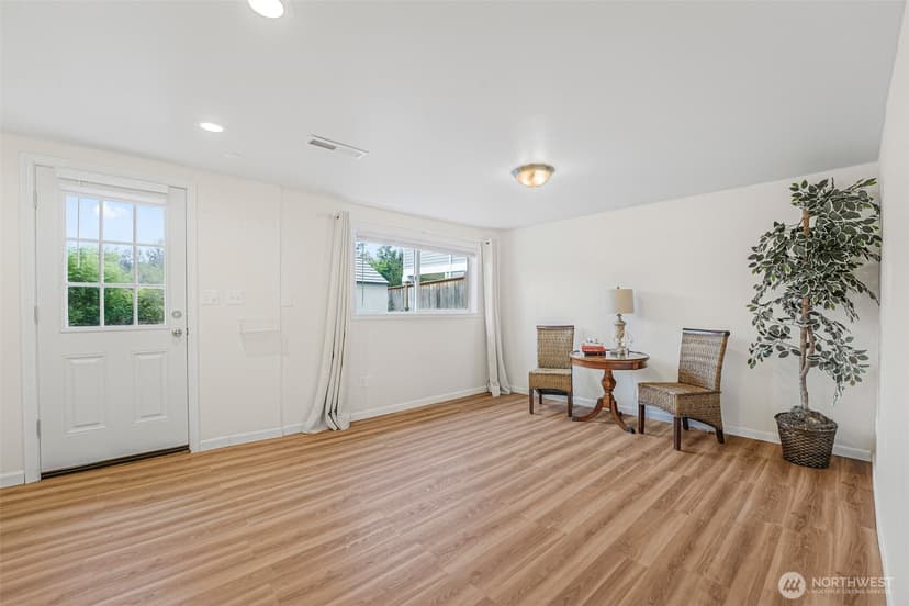 Property photo for 15425 SE 11th Street, Bellevue photo 11