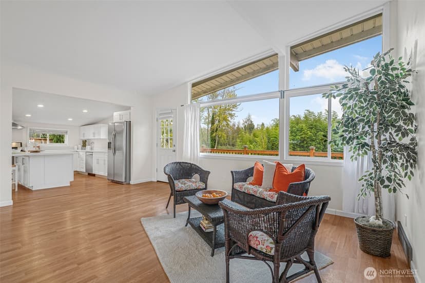 Property photo for 15425 SE 11th Street, Bellevue photo 6