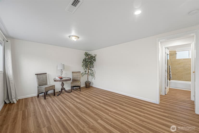 Property photo for 15425 SE 11th Street, Bellevue photo 12