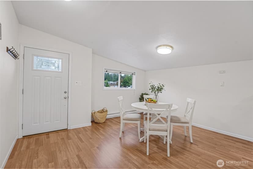 Property photo for 15425 SE 11th Street, Bellevue photo 5