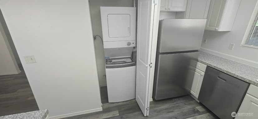 Property photo for 13821 SE Allen Road #B, Bellevue photo 4