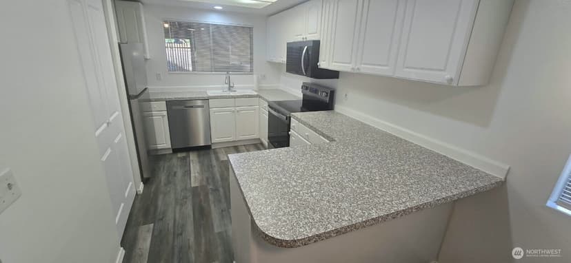 Property photo for 13821 SE Allen Road #B, Bellevue photo 16