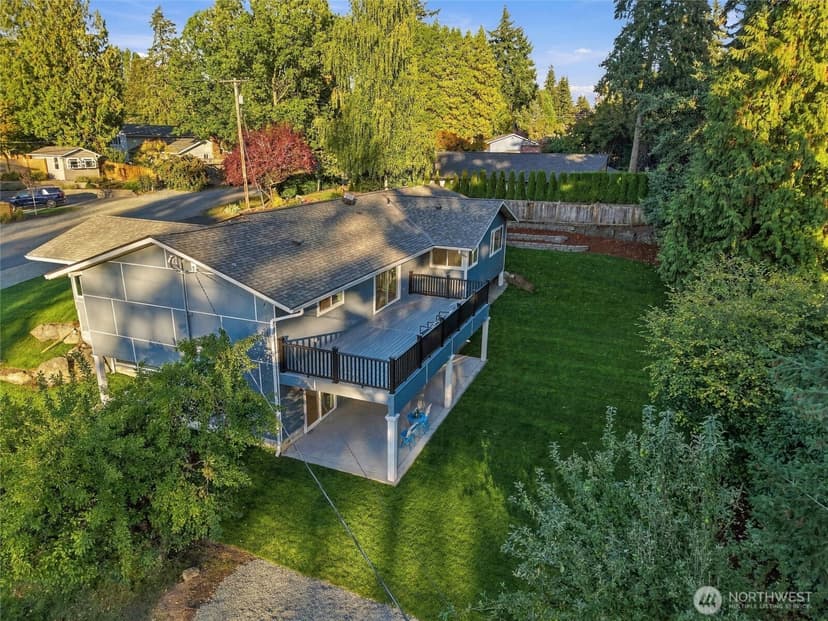 Property photo for 8205 SE 71st Street, Mercer Island photo 2