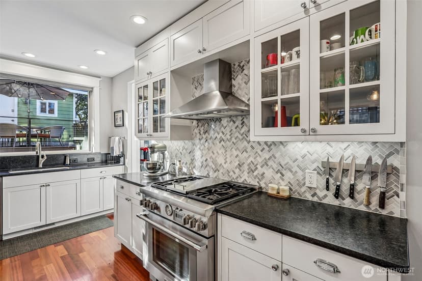 Property photo for 7725 16th Avenue NE, Seattle photo 11