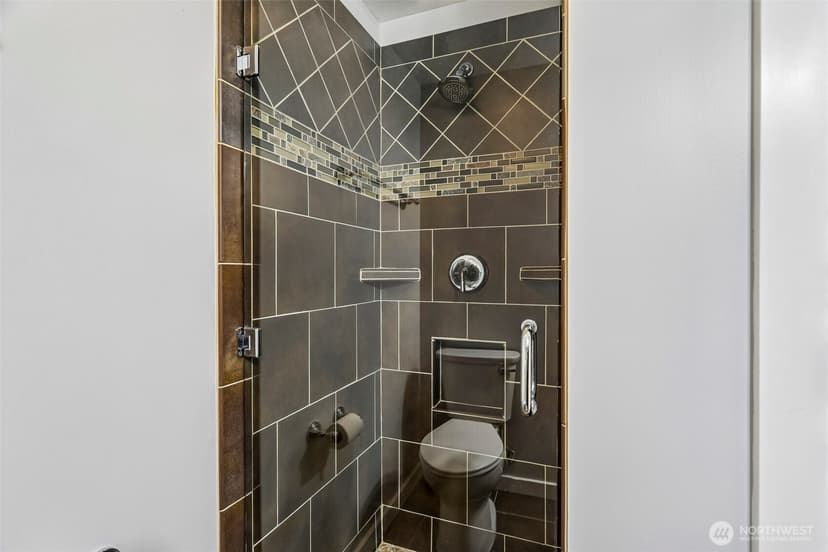 Property photo for 7725 16th Avenue NE, Seattle photo 30