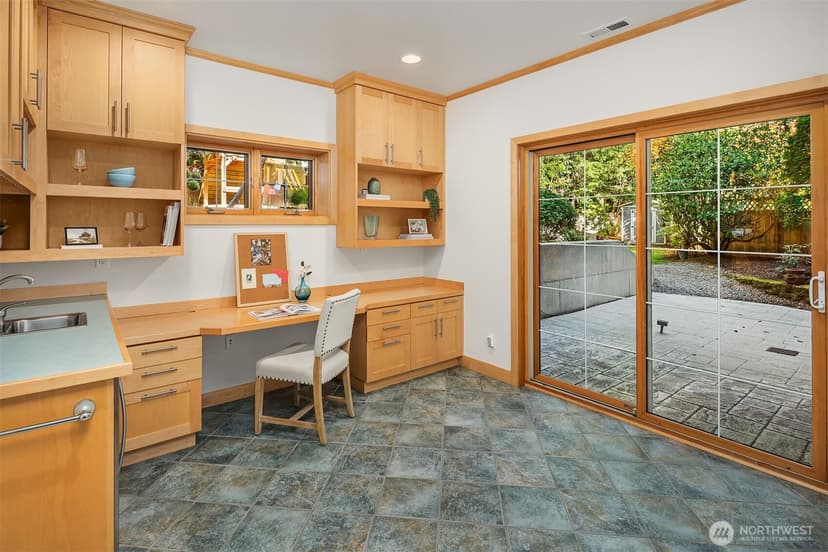 Property photo for 12750 NE 35th Place, Bellevue photo 23