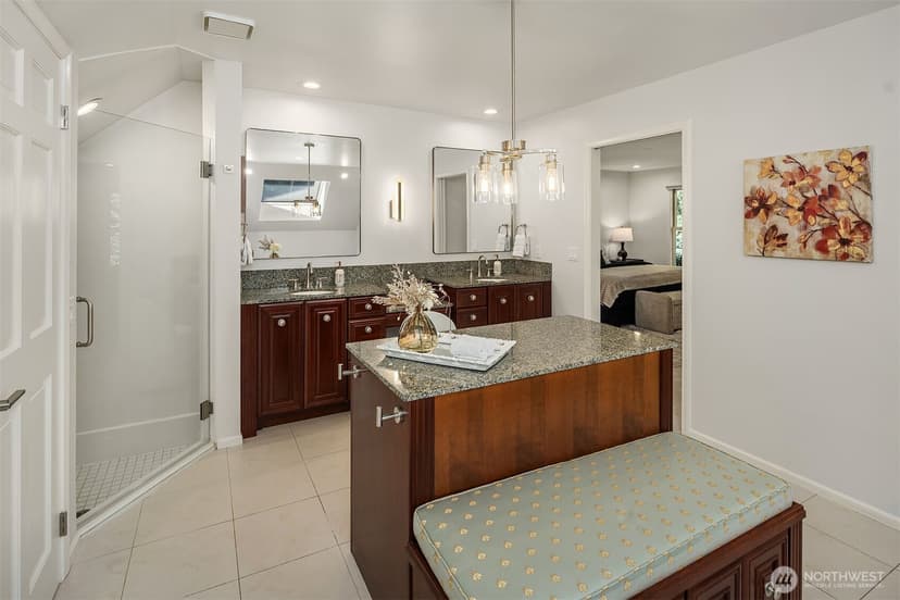 Property photo for 12750 NE 35th Place, Bellevue photo 17