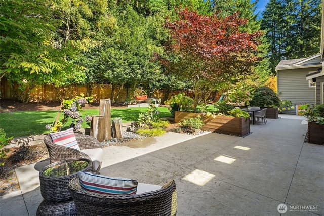Property photo for 12750 NE 35th Place, Bellevue photo 2